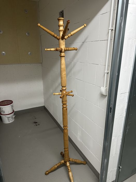 Wieszak stojacy drewniany stylowy