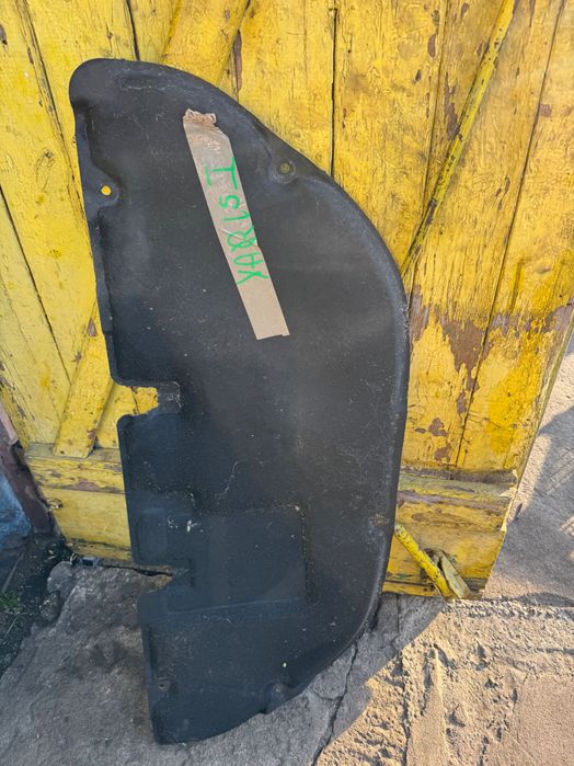 Toyota Yaris I Wygłuszenie maski