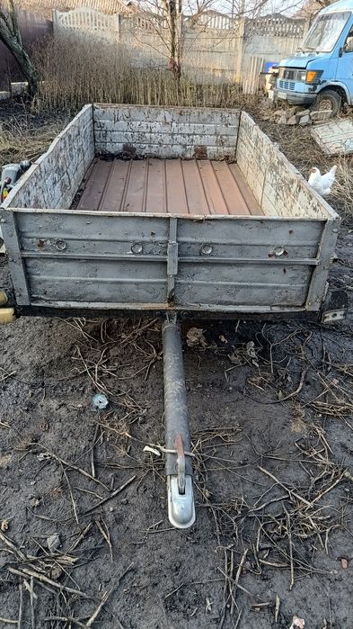 Причіп є дуги, міцний.