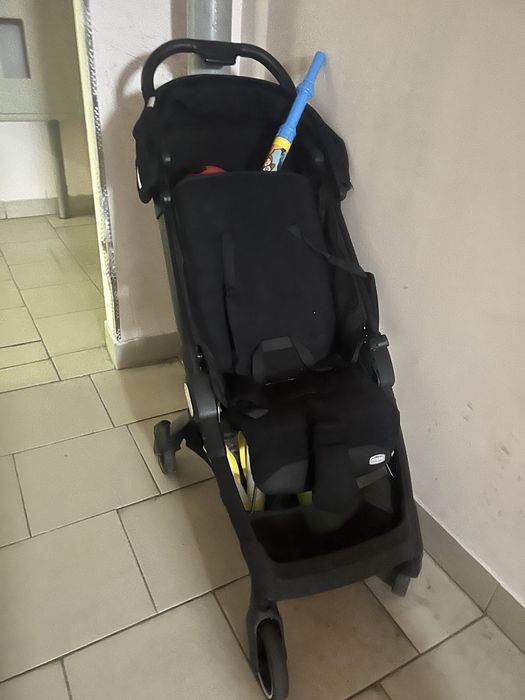 Дитячий візок майже новий, користувалися пів року