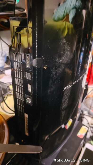 PS3 mais cabo HDMI e de energia.  Sem comando