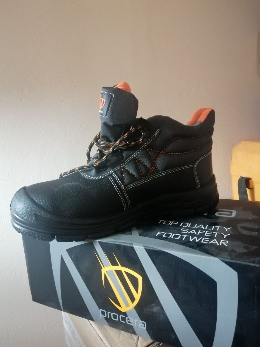 Buty robocze sprzedam.
