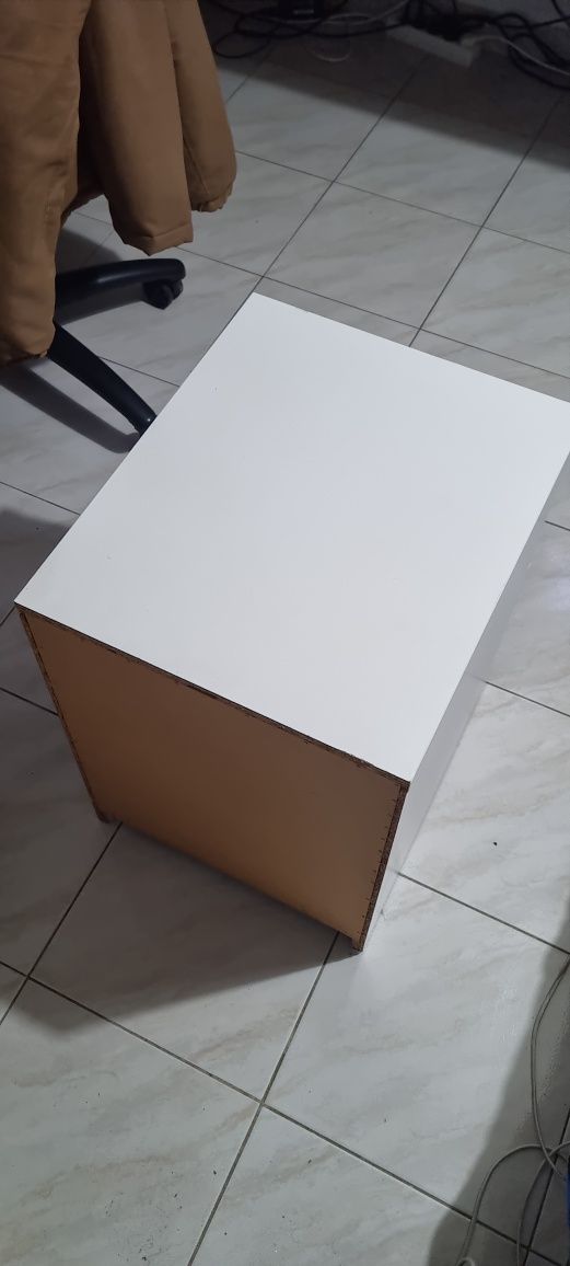 Mesa de Cabeceira com 2 Gavetas