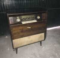 Movel com radio e gira discos vintage