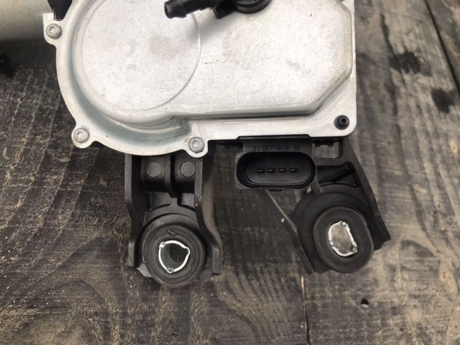 Моторчик заднього двірника Пассат Б6 привод заднего дворника Passat B6