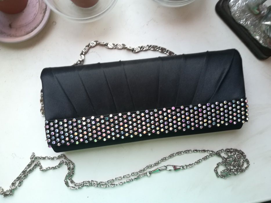 Клатч                          .