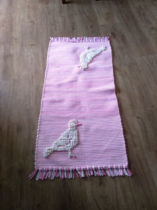 Tapete Artesanal Rosa e Branco