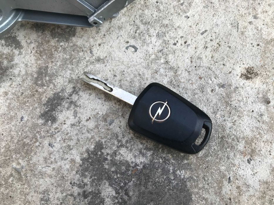Замок запалювання Opel Astra H/Zafira B