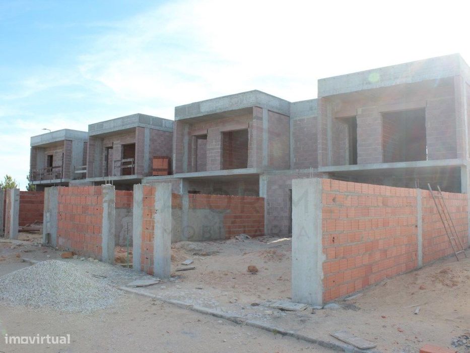 Moradias T3 em construção na urbanização Fonte Lagoa, Rio Maior