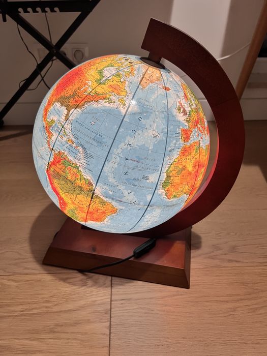 Globus podswietlany