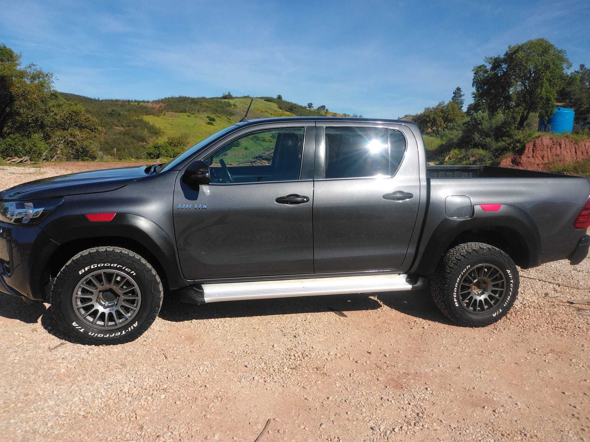 Toyota Hilux 2.4 D