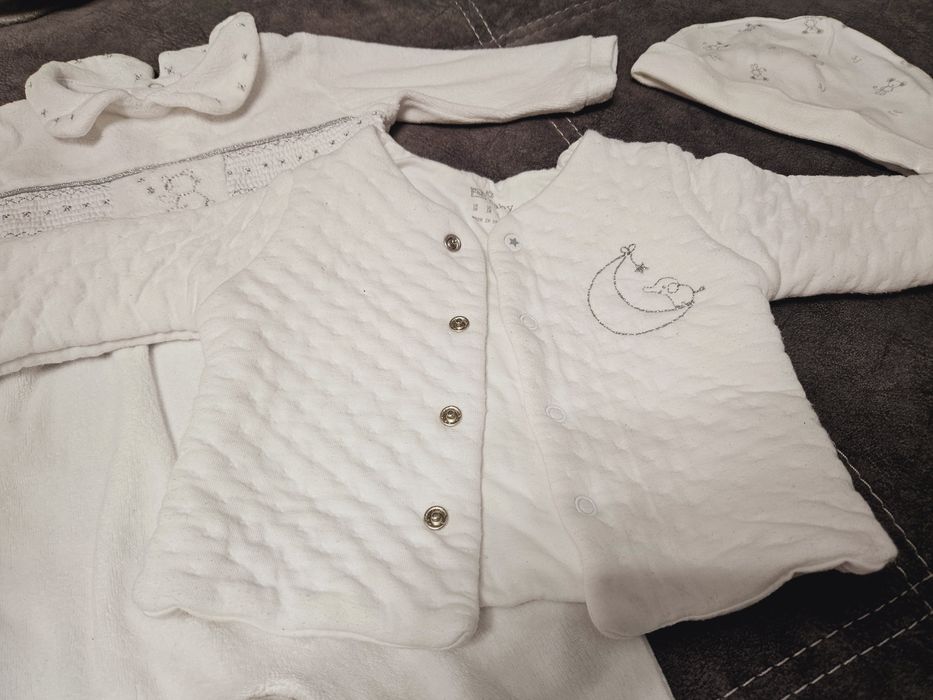 Одяг для немовля 0-3 місяці . В пологовий.(6 одиниць)