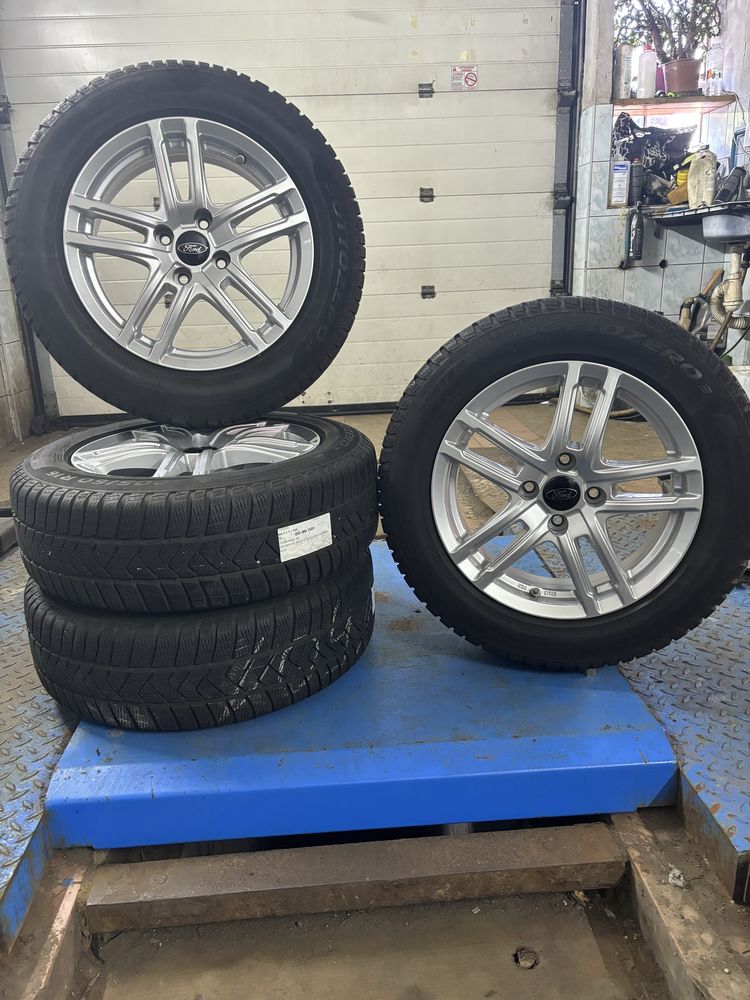 Koła zimowe 16" Ford EcoSport 4x108 205/60r16 Pirelli