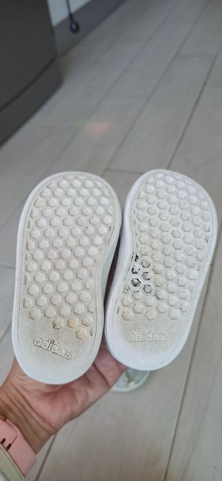 Ténis Adidas tamanho 20