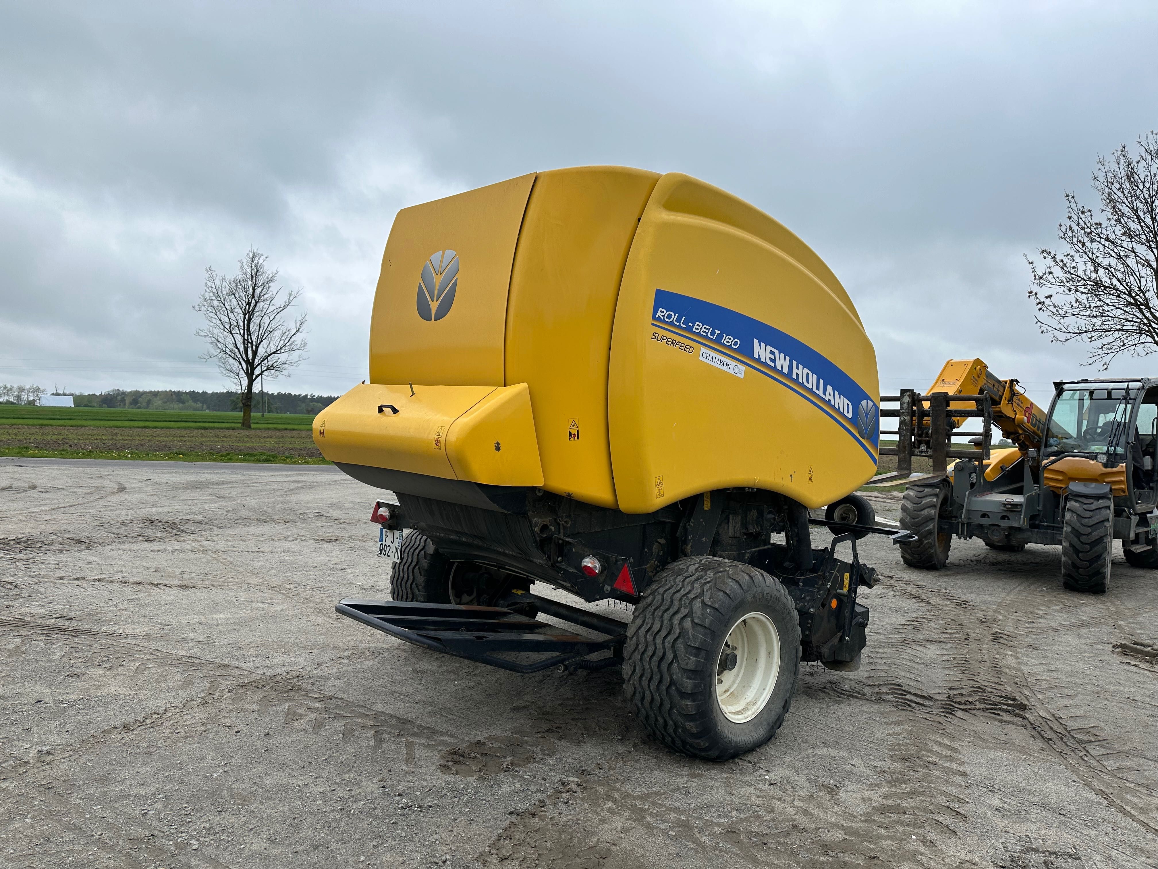 New Holland ROLL-BEŁT 180