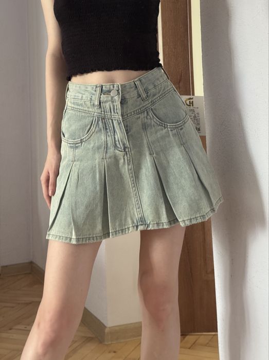 Шкільна спідниця з шортиками в стилі  y2k.