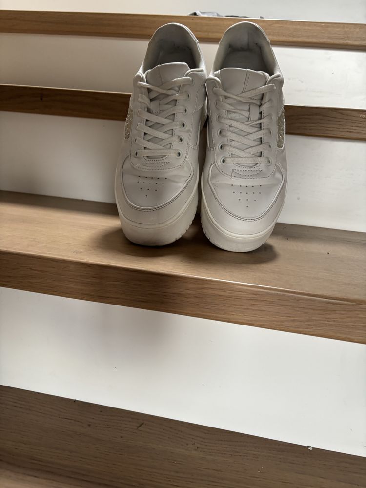 Buty sportowe na platformie 38