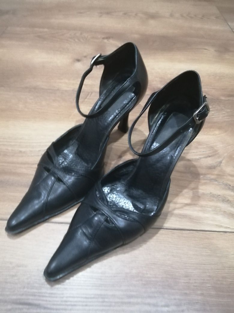 Buty na obcasie.