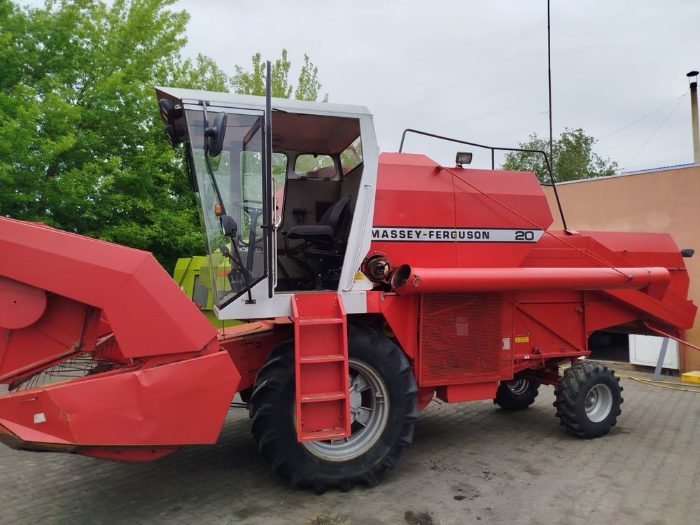 Комбайн зернозбиральний Massey Ferguson 20. Майсей Фергусон 20