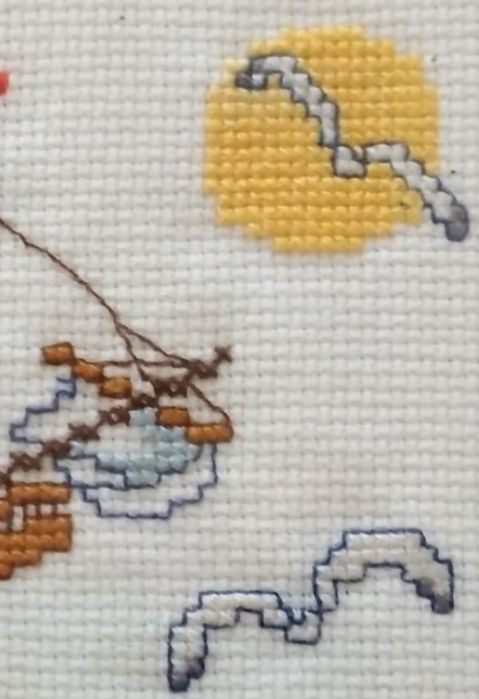 2 quadros em ponto de cruz com molduras