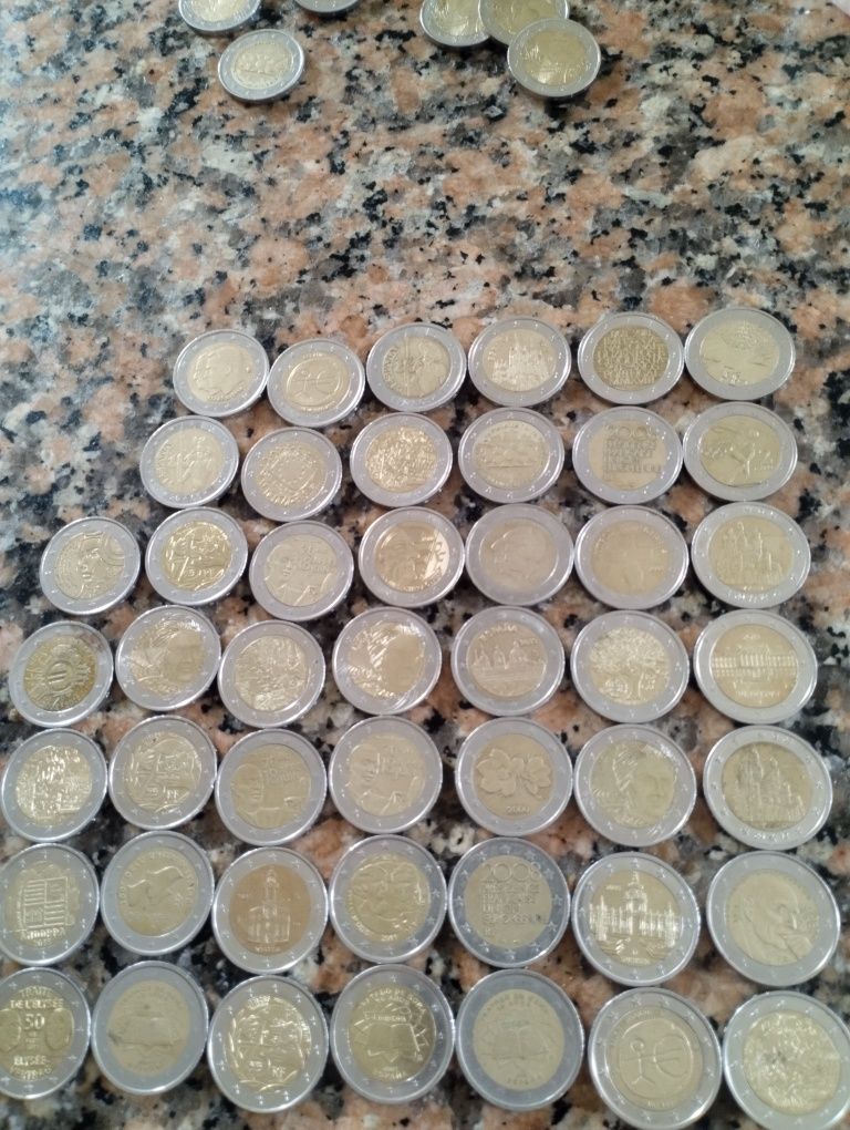 Vendo ou troco moedas de 2€