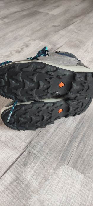 черевики quechua mh500 38й розмір