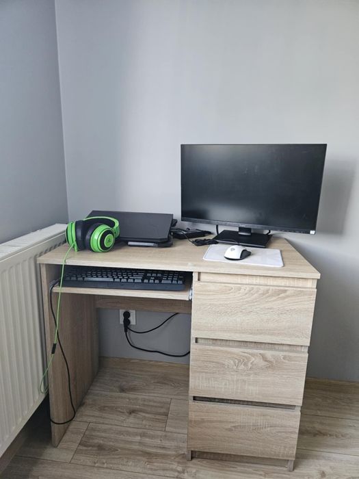 Biurko z szufladami i wysuwaną półką na klawiaturę