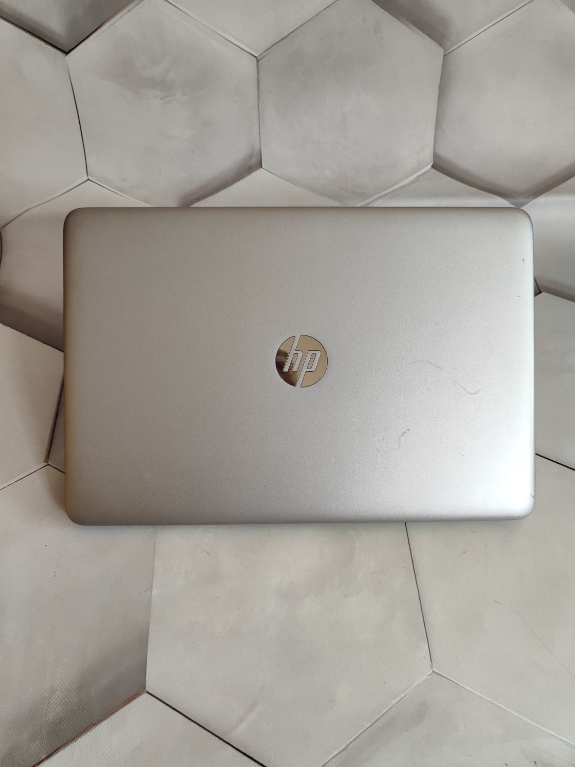 HP EliteBook 850 G3	/i5-6200U	/SSD 256 Gb +
HDD 320 gb