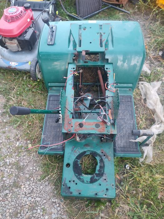 Rama traktorek części błotnik Yard Man Mtd plastik