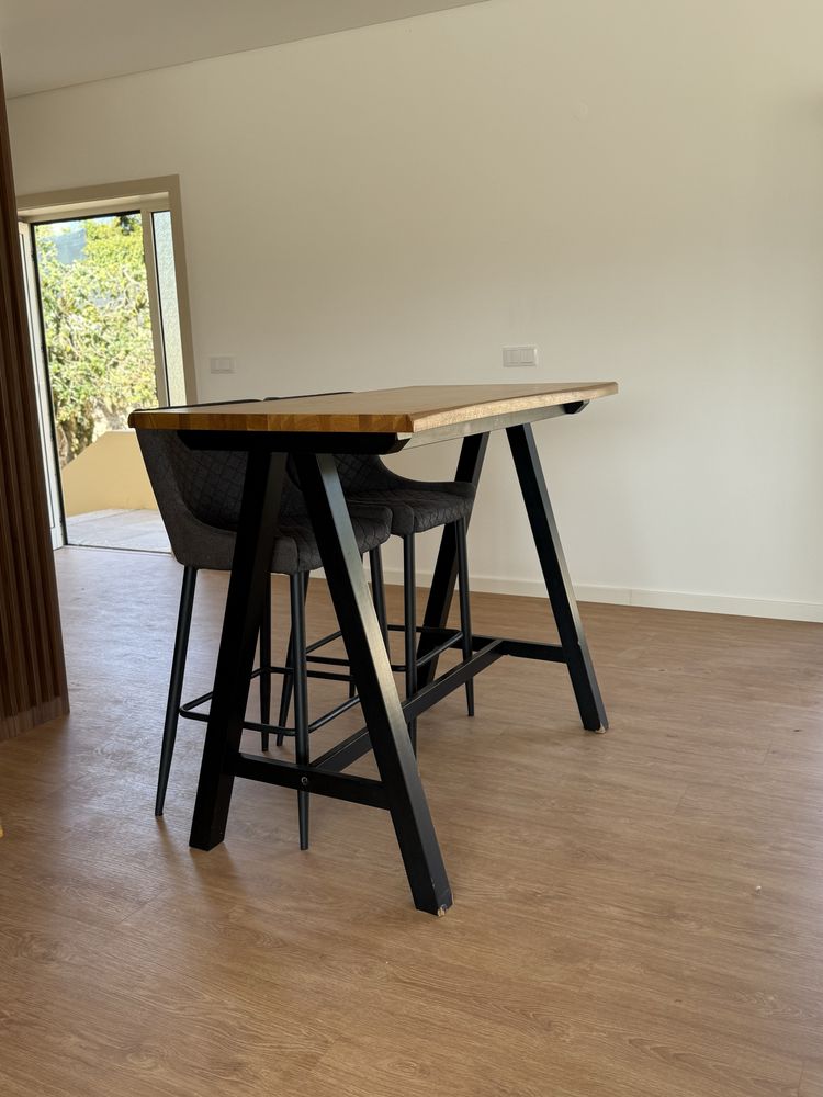 Conjunto de mesa de bar e 2 banquetas