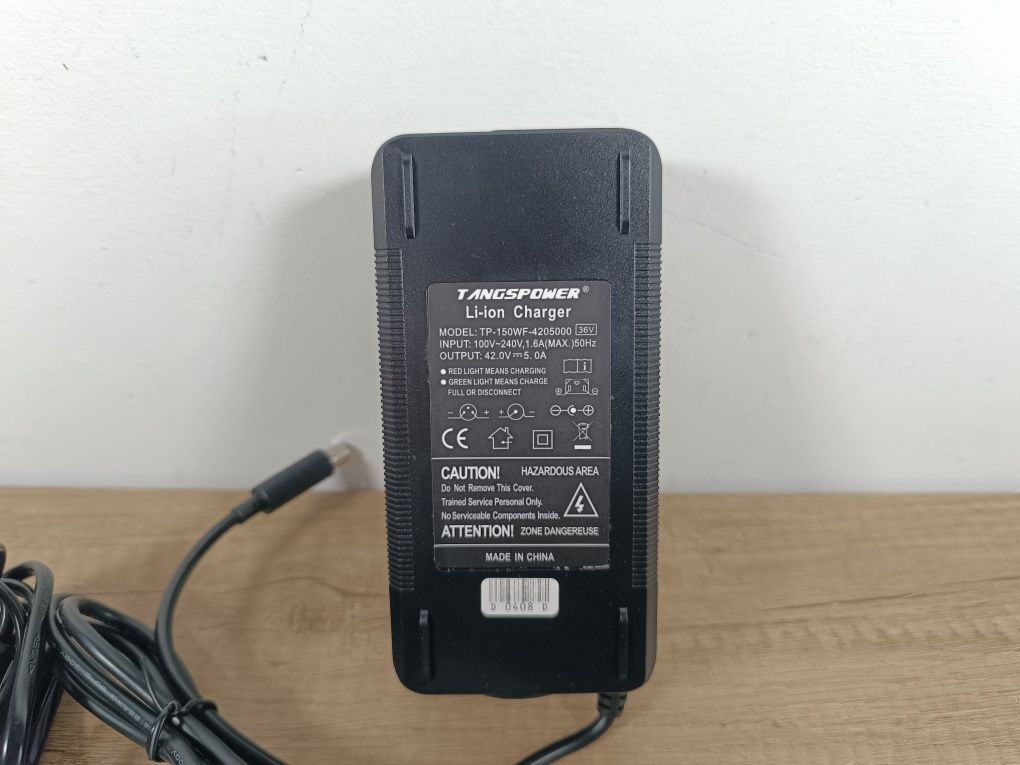 Adapter Oplader E-bike Scooter Li-ion Lithium Batterij 42VDC 5A C8