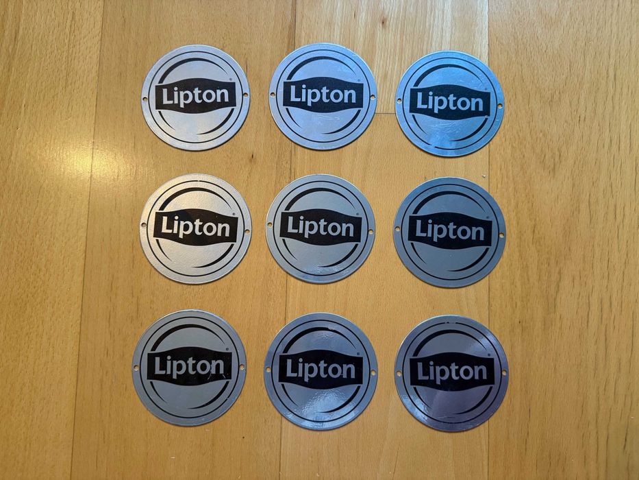 Stalowe blaszki, podkładki pod szklanki z logo Pepsi i Lipton, 9 szt.