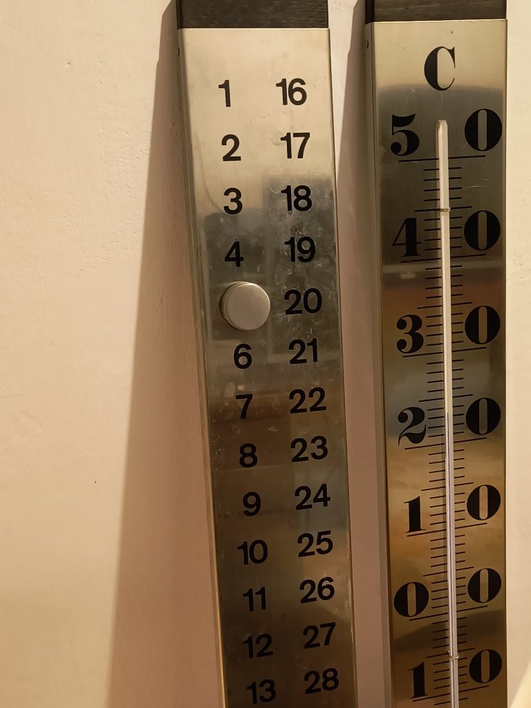 Termometr i kalendarz na magnes