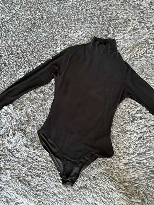 боді boohoo з голою спинкою