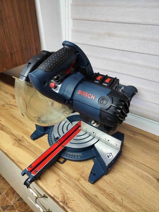 Торцювальна , торцовочна пила , торцовка Bosch Professional