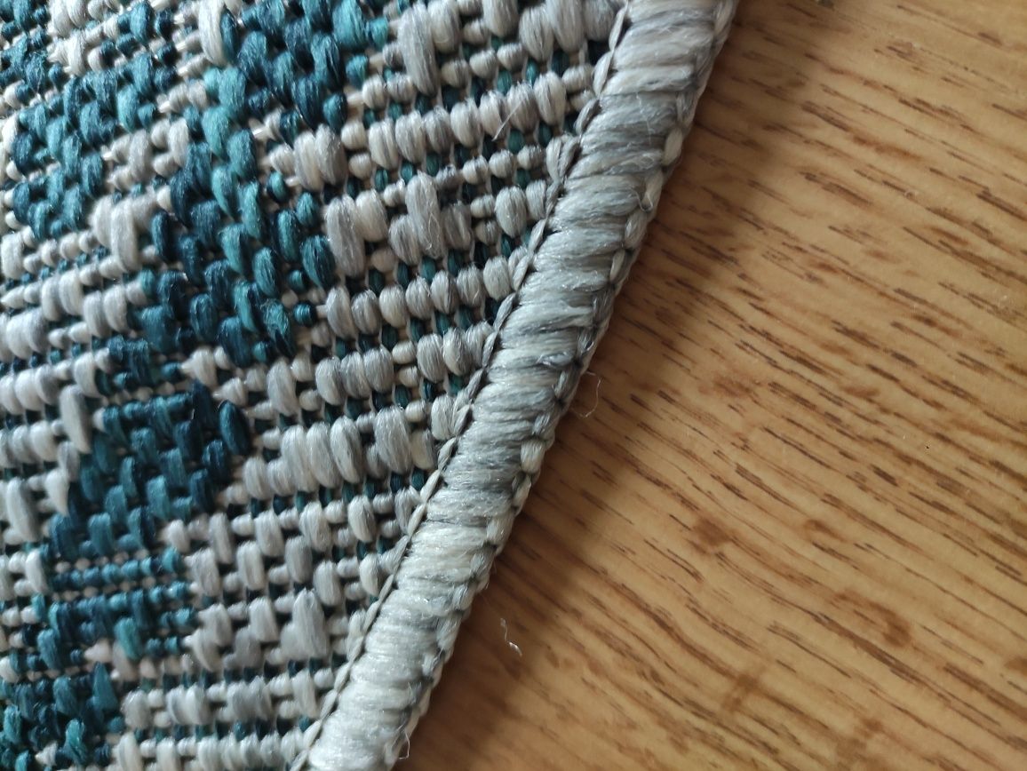 Dywan koło boho mandala na taras lub balkon