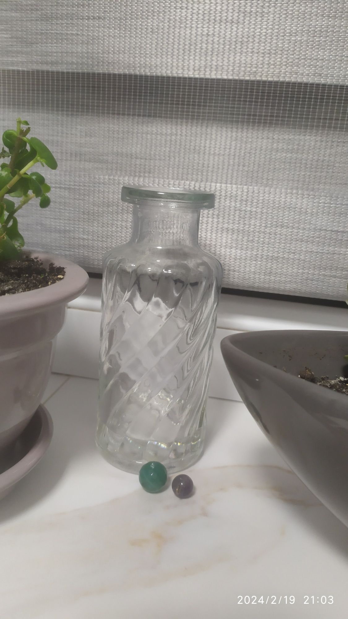 Невелика скляна ваза