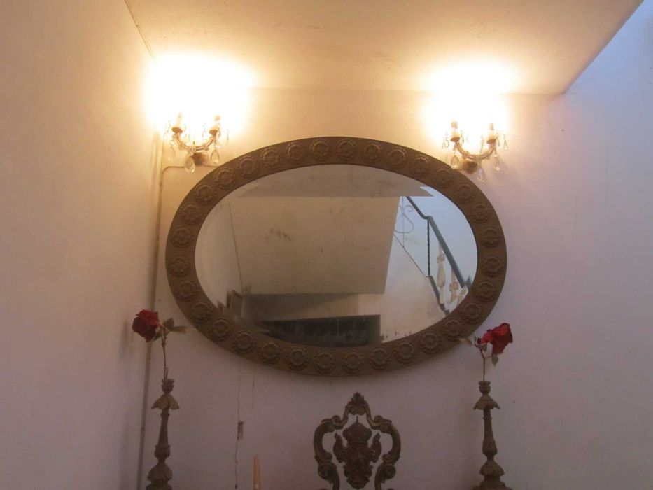 espelho dourado antigo anos 40/50 + credência com tampo em pedra