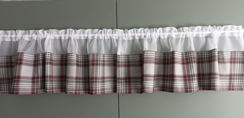 Zazdrostki ze wzorem w szarą kratkę