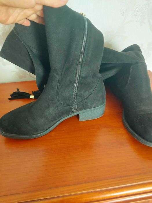 Botas pretas cano médio