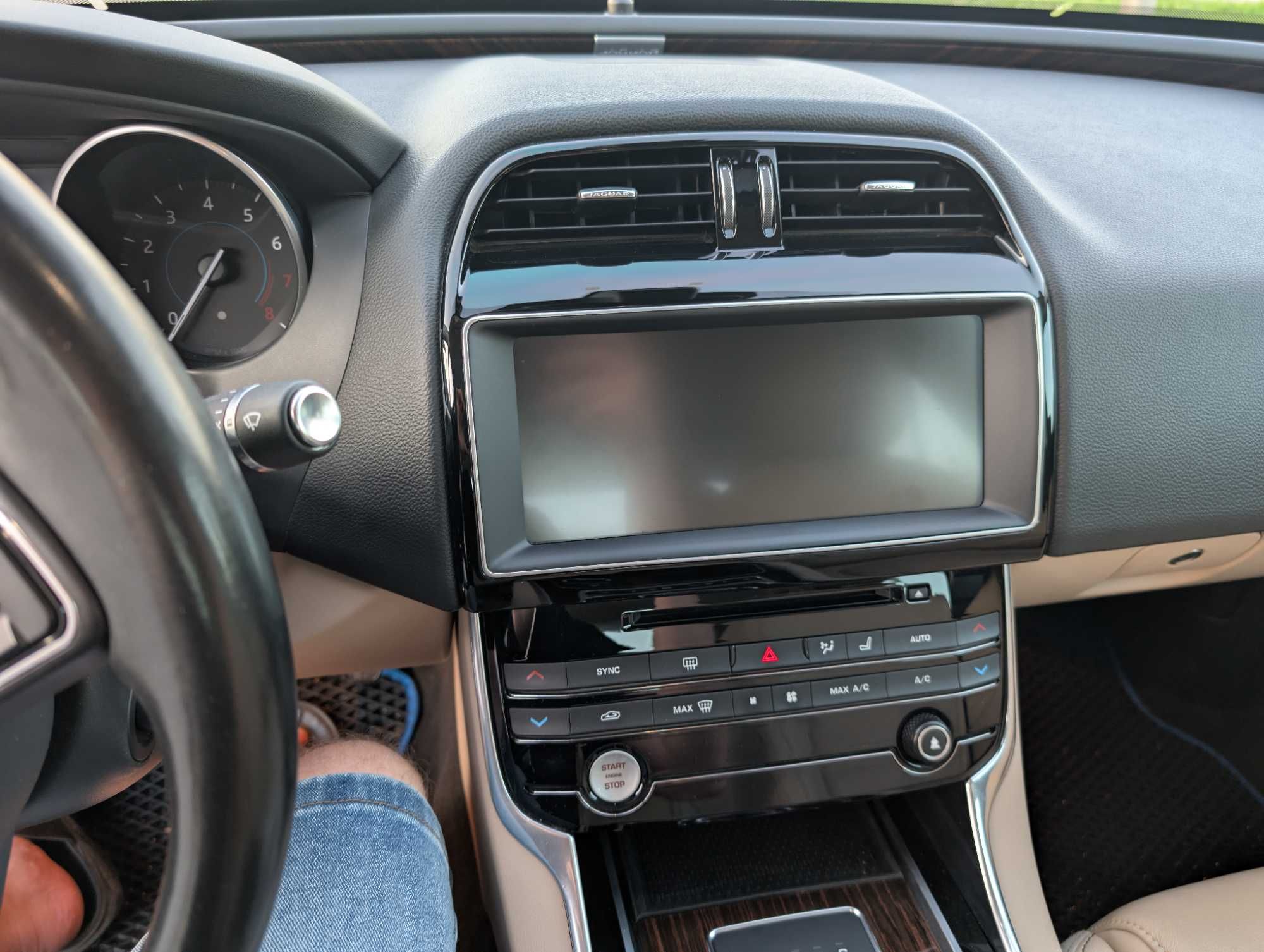 Jaguar XE 25t Prestige 2016