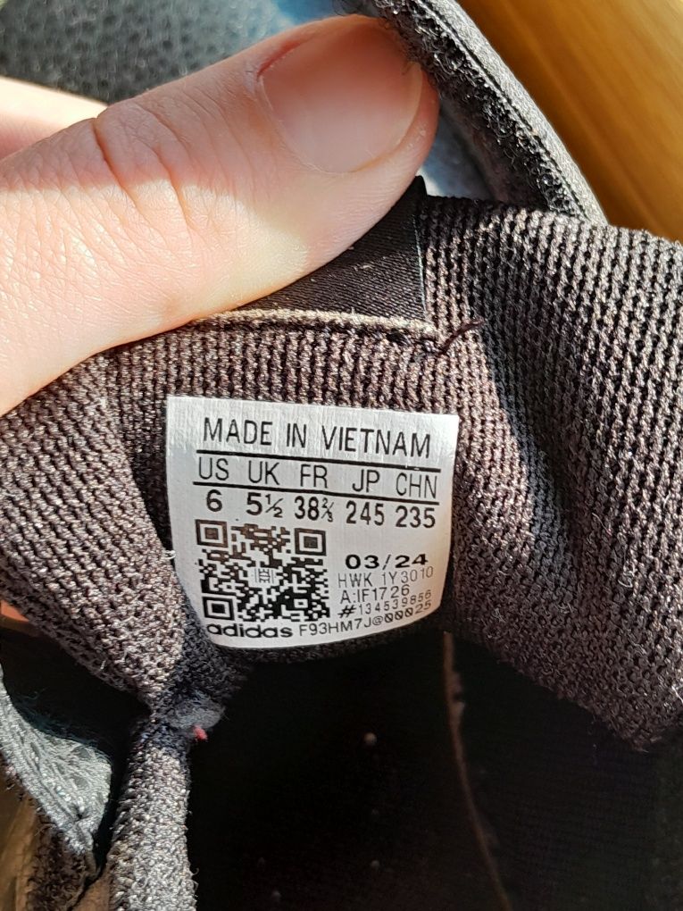 Кроссовки Adidas