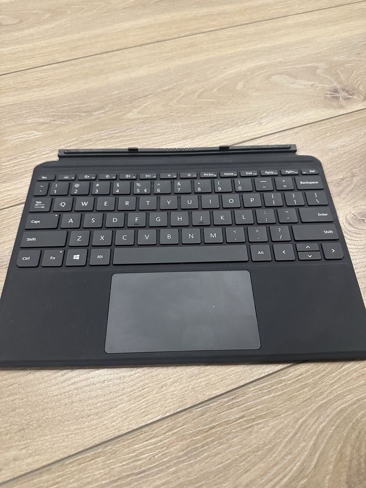 Microsoft Surface Go, tablet i laptop w jednym. Model 1824 IDELNY!