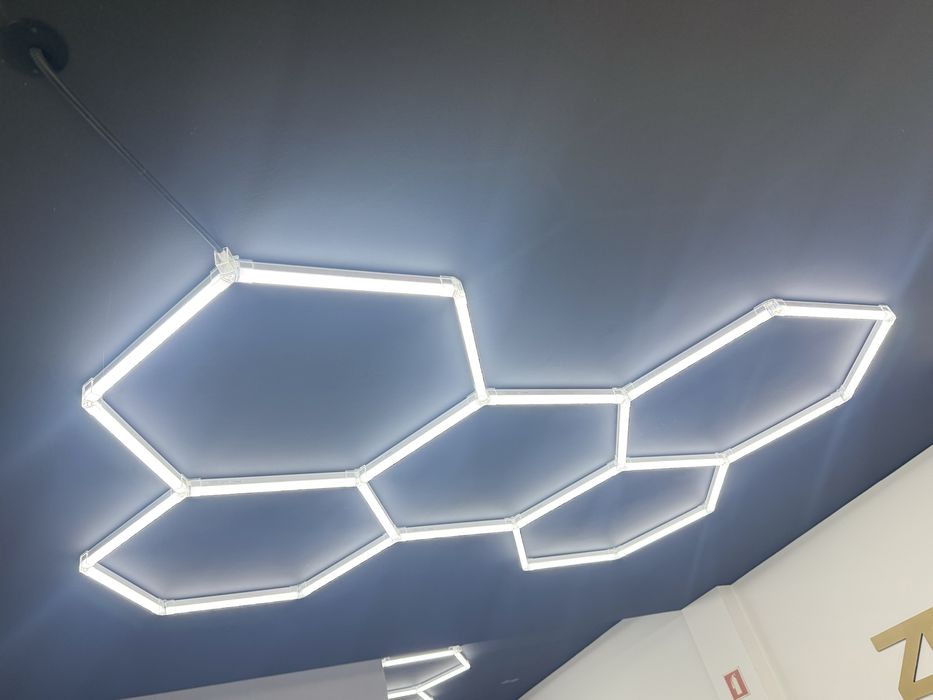 Led teto hexagunal
