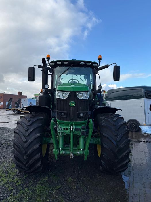 John Deere 6215R