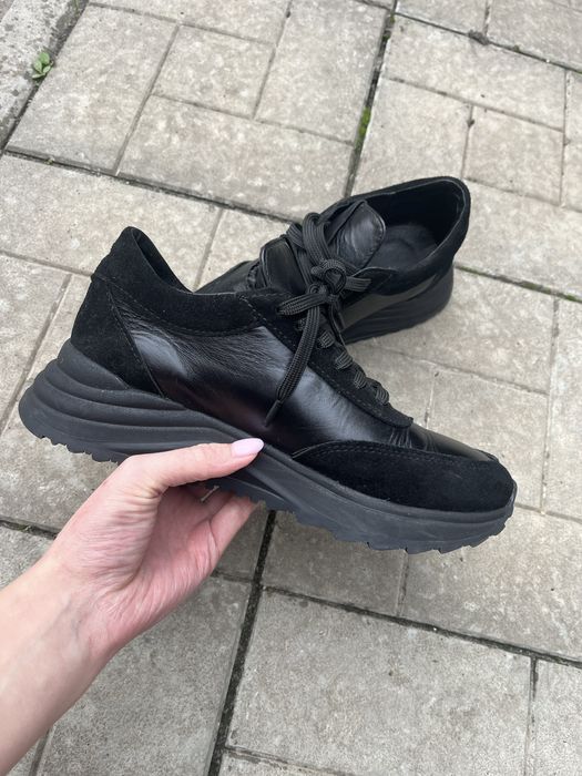 Жіночі кросівки