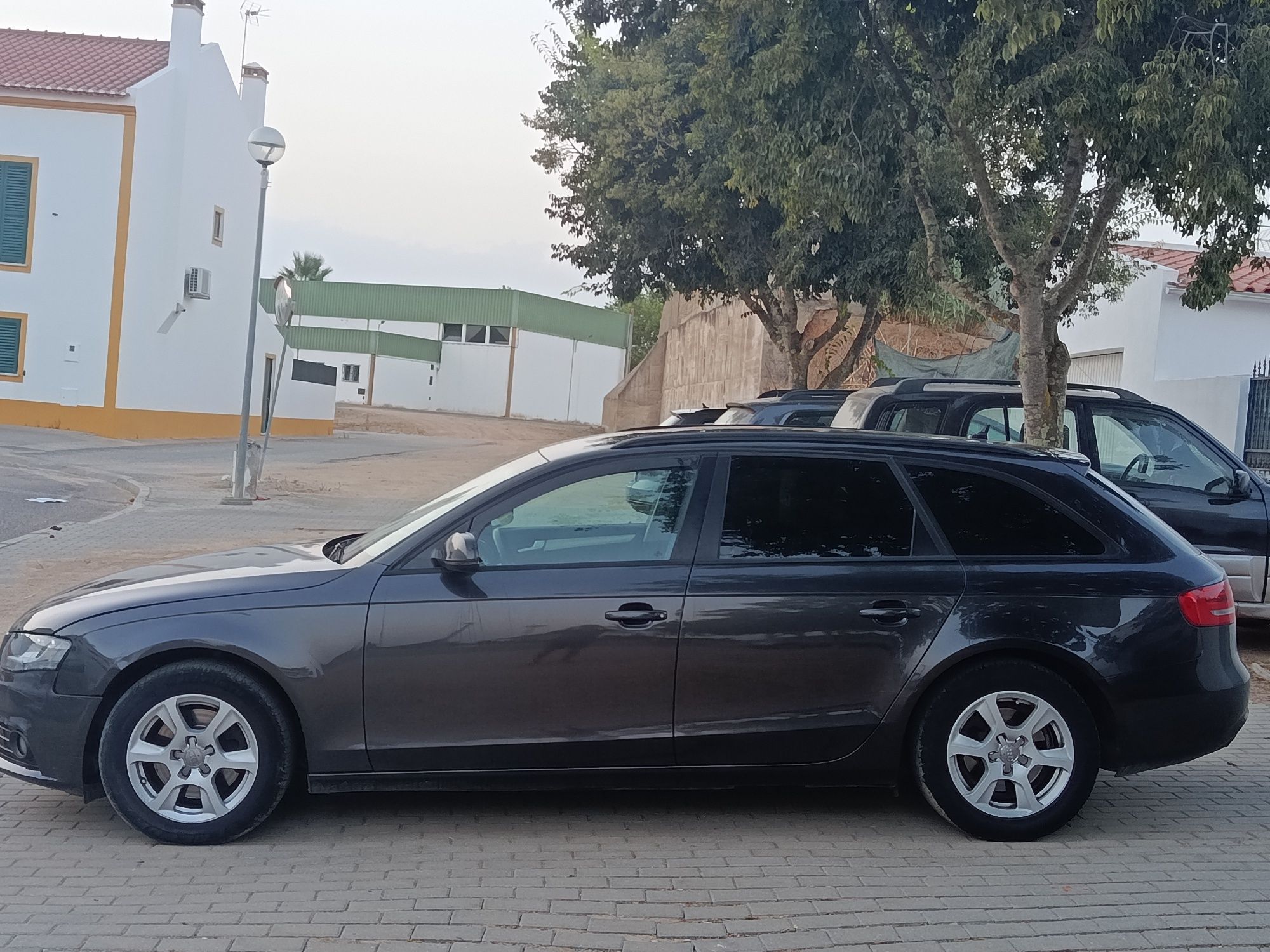 vendo ou troco audi A4 2.0 tdi B8 avant   245.000 kms reis 2011-08