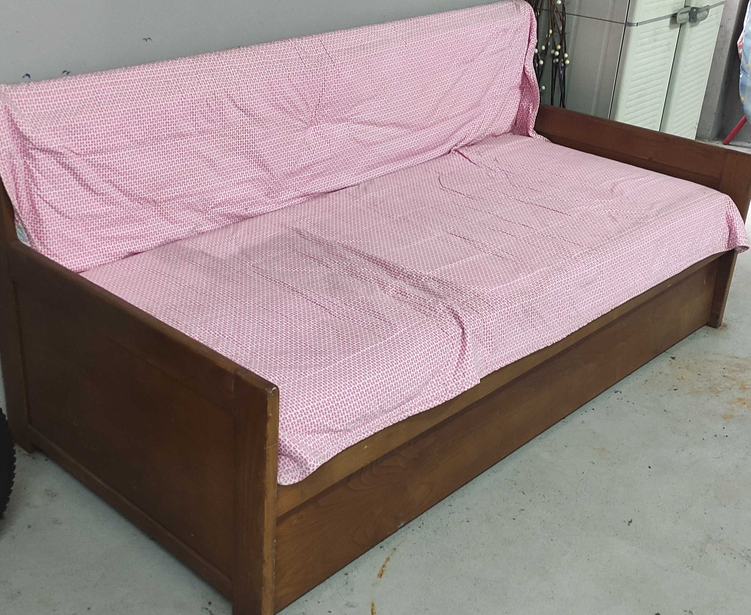 Cama de canto extensível, com dois colchões!