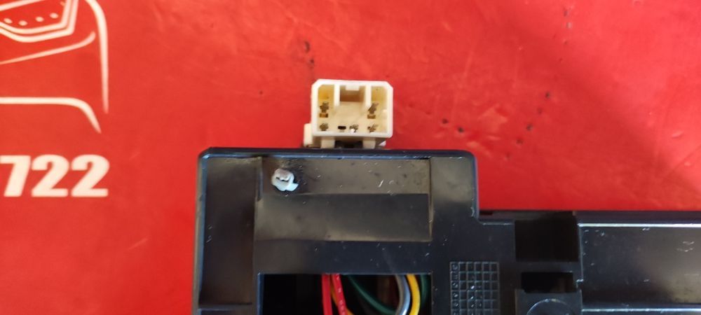 Popielniczka Deski Rozdzielczej Kokpitu Kia Sorento 2.5 2004r