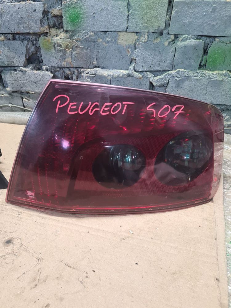 Спот задні Фари фара Peugeot 407 Пежо 407